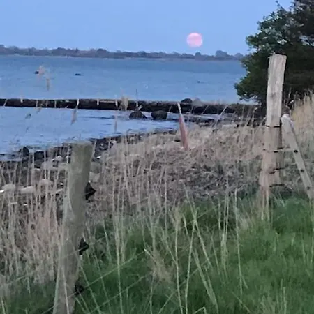 Strandgarden Pa Skaro Med Faerge Fra Svendborg Вилла *