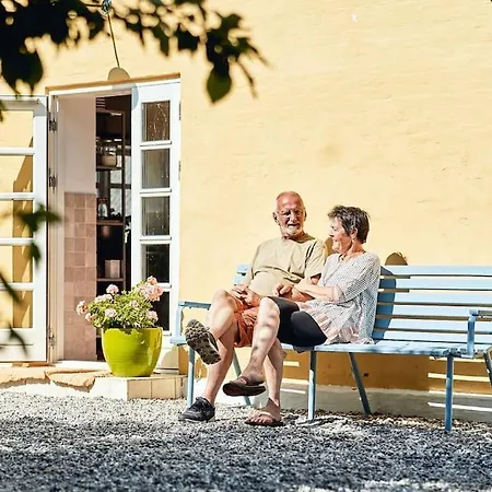 Strandgarden Pa Skaro Med Faerge Fra Svendborg