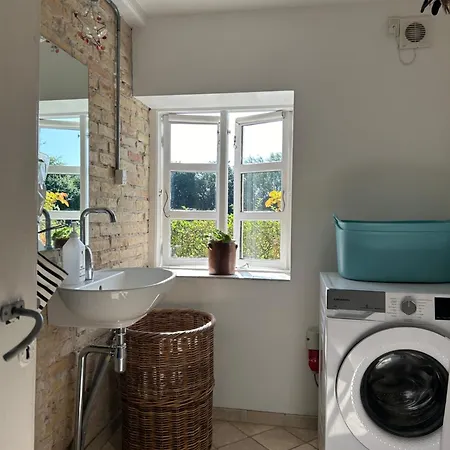 Villa Strandgarden Pa Skaro Med Faerge Fra Svendborg *