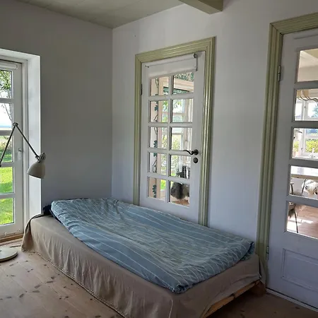 Вилла Strandgarden Pa Skaro Med Faerge Fra Svendborg Ballen (Svendborg)